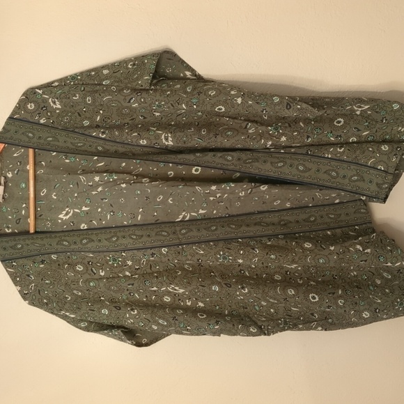 loft lightweight Bohemian floral print beachy wrap - Picture 3 of 7